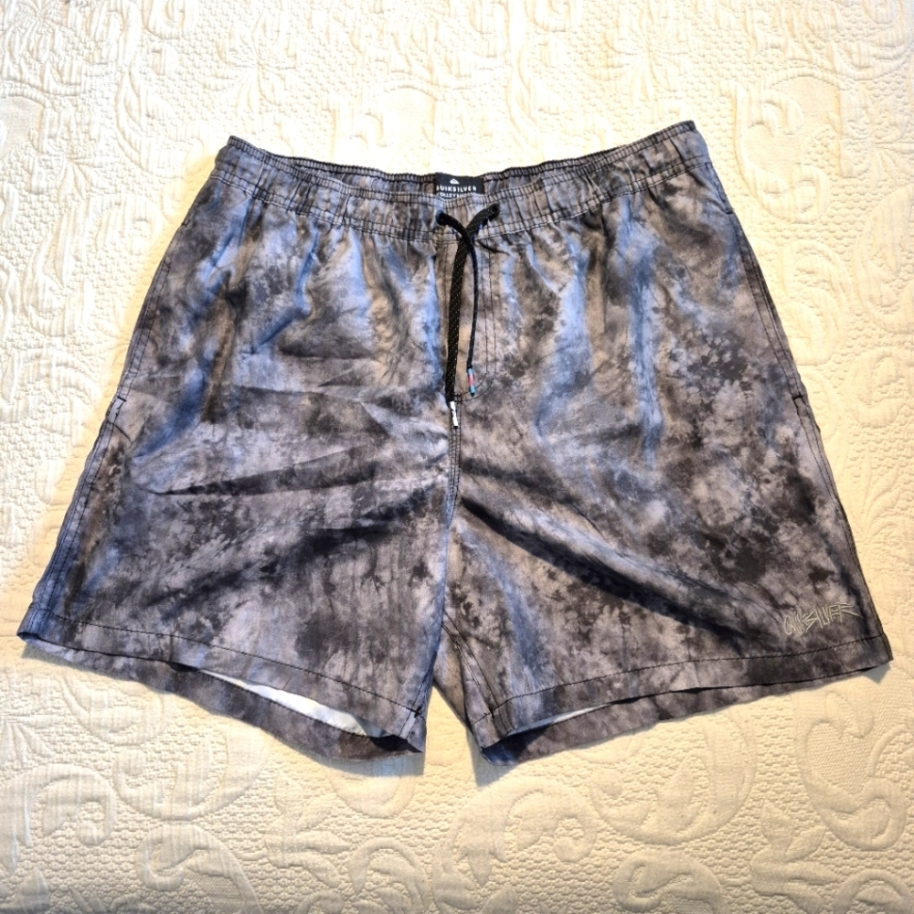 Quiksilver men's size Large gray Volleyshorts, elastic waist, liners, EUC